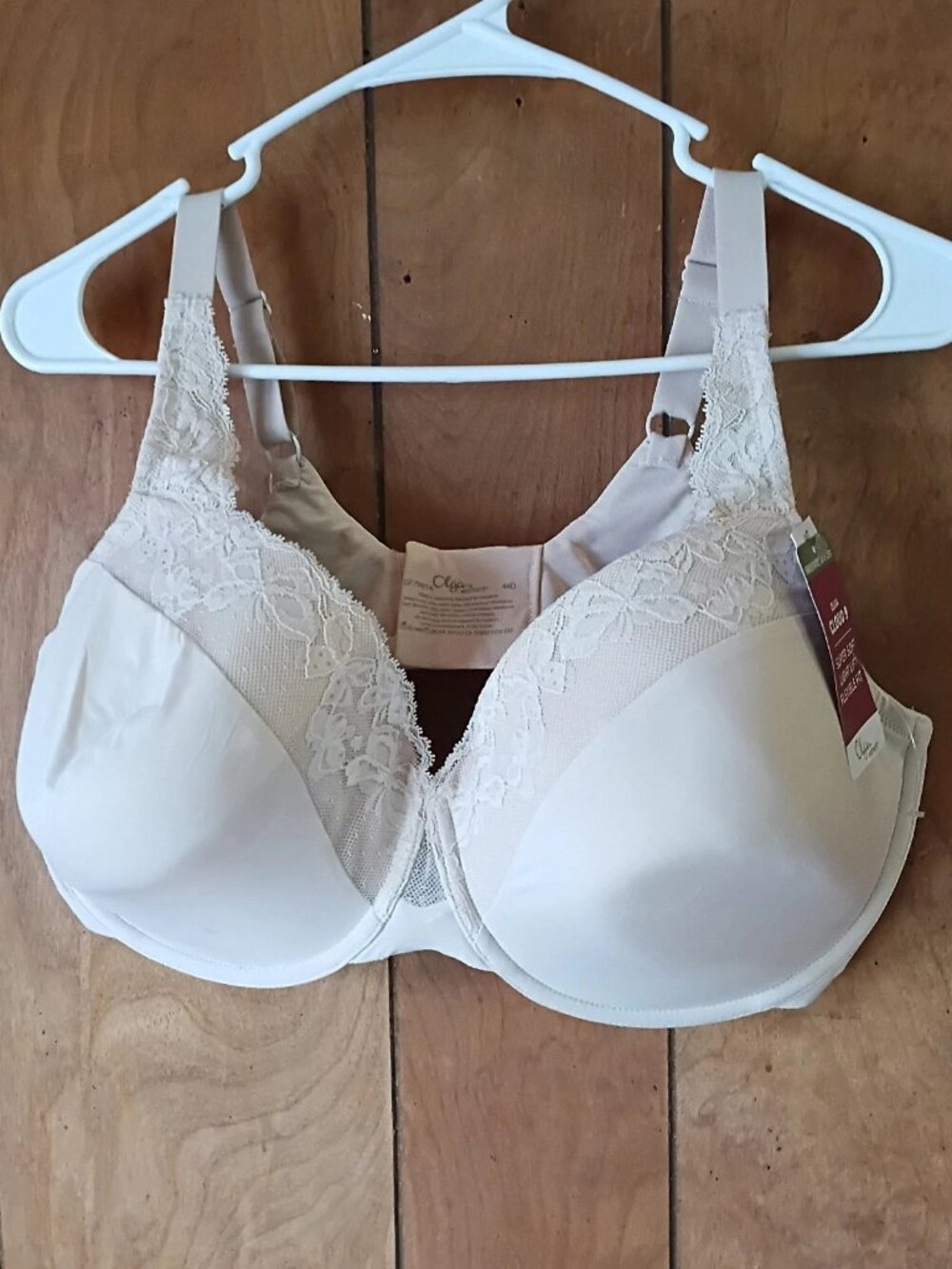 Olga Cloud 9 Super Soft Light Lift Flexible Fit Underwire Bra 44D NWT
